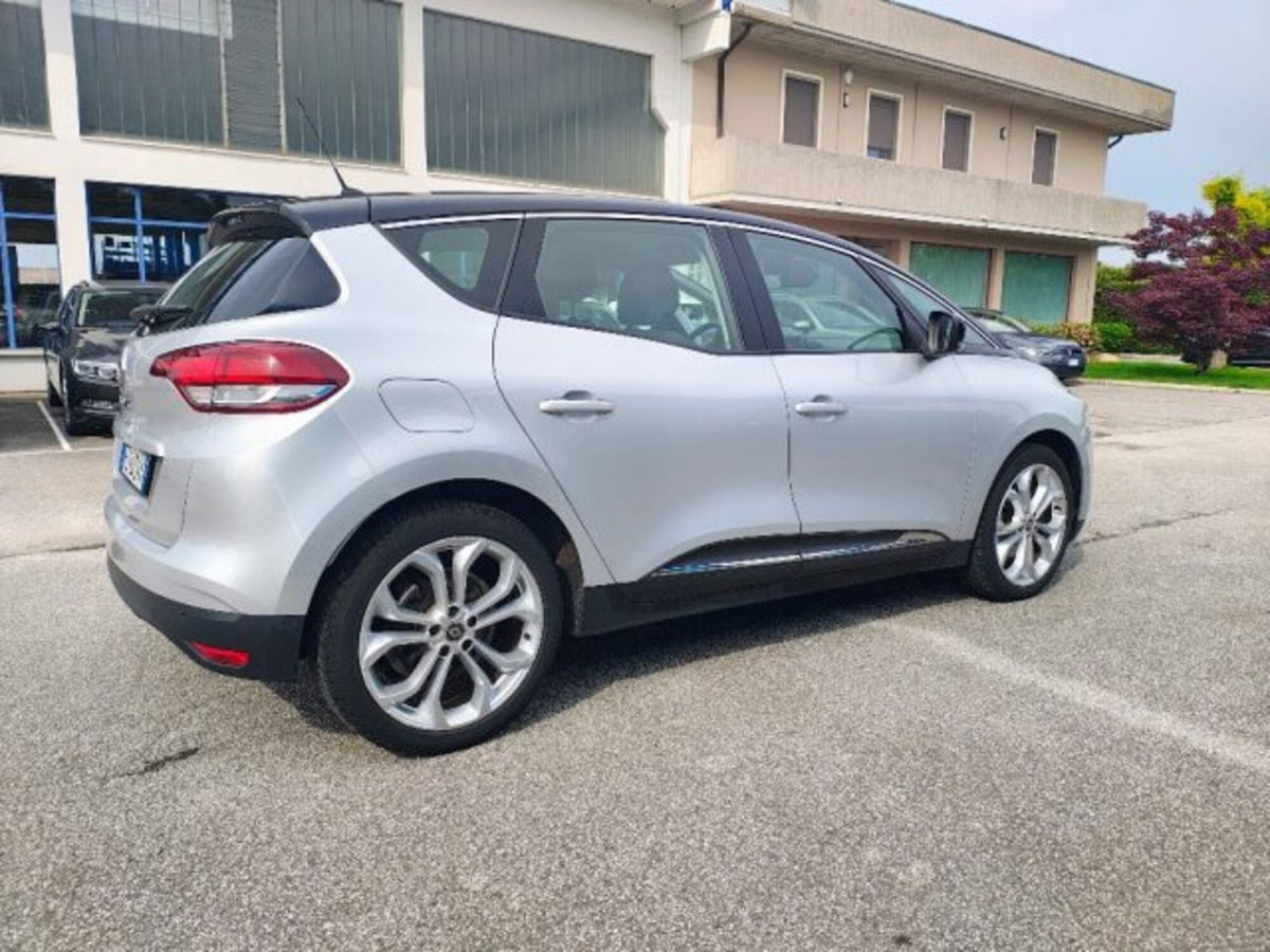 Renault Scenic E-Tech Electric 1.9 dCi Luxe Dynamique (6)