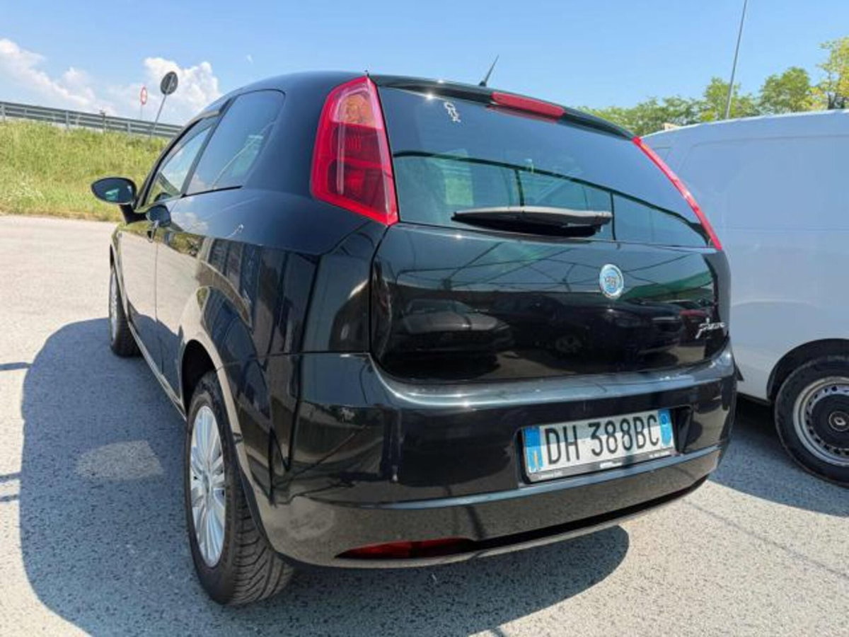 Fiat Grande Punto 1.4 3 porte Dynamic (4)