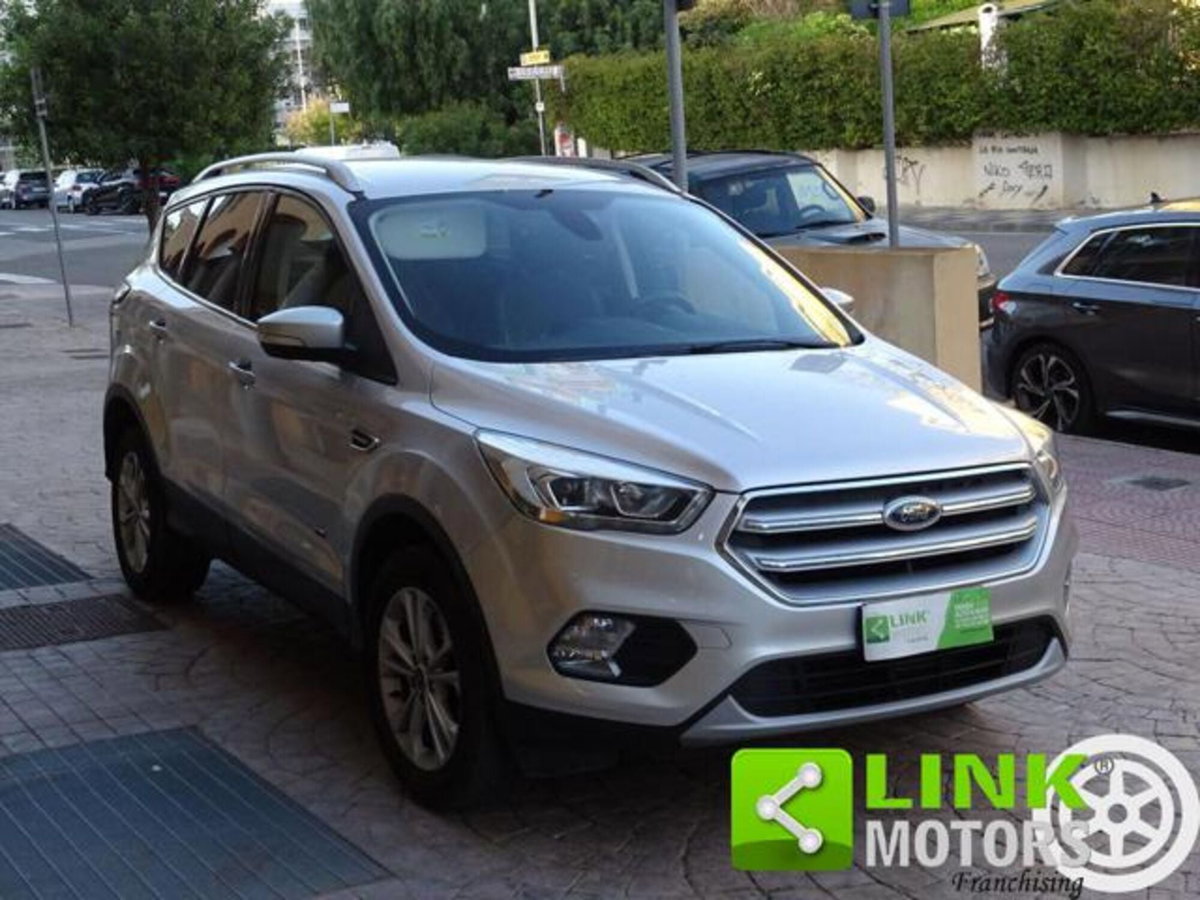 Ford Kuga 2.0 TDCI 150 CV S&S 4WD Titanium (3)