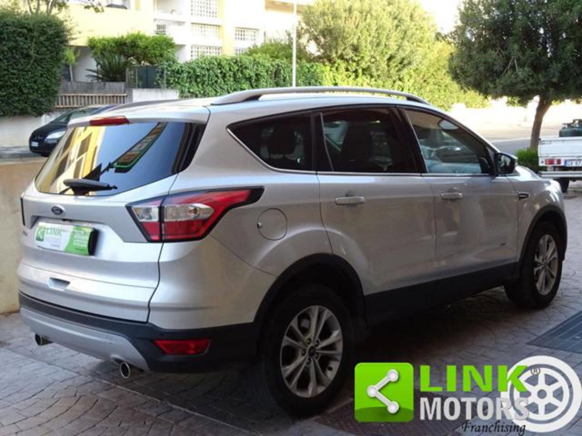 Ford Kuga 2.0 TDCI 150 CV S&S 4WD Titanium (4)