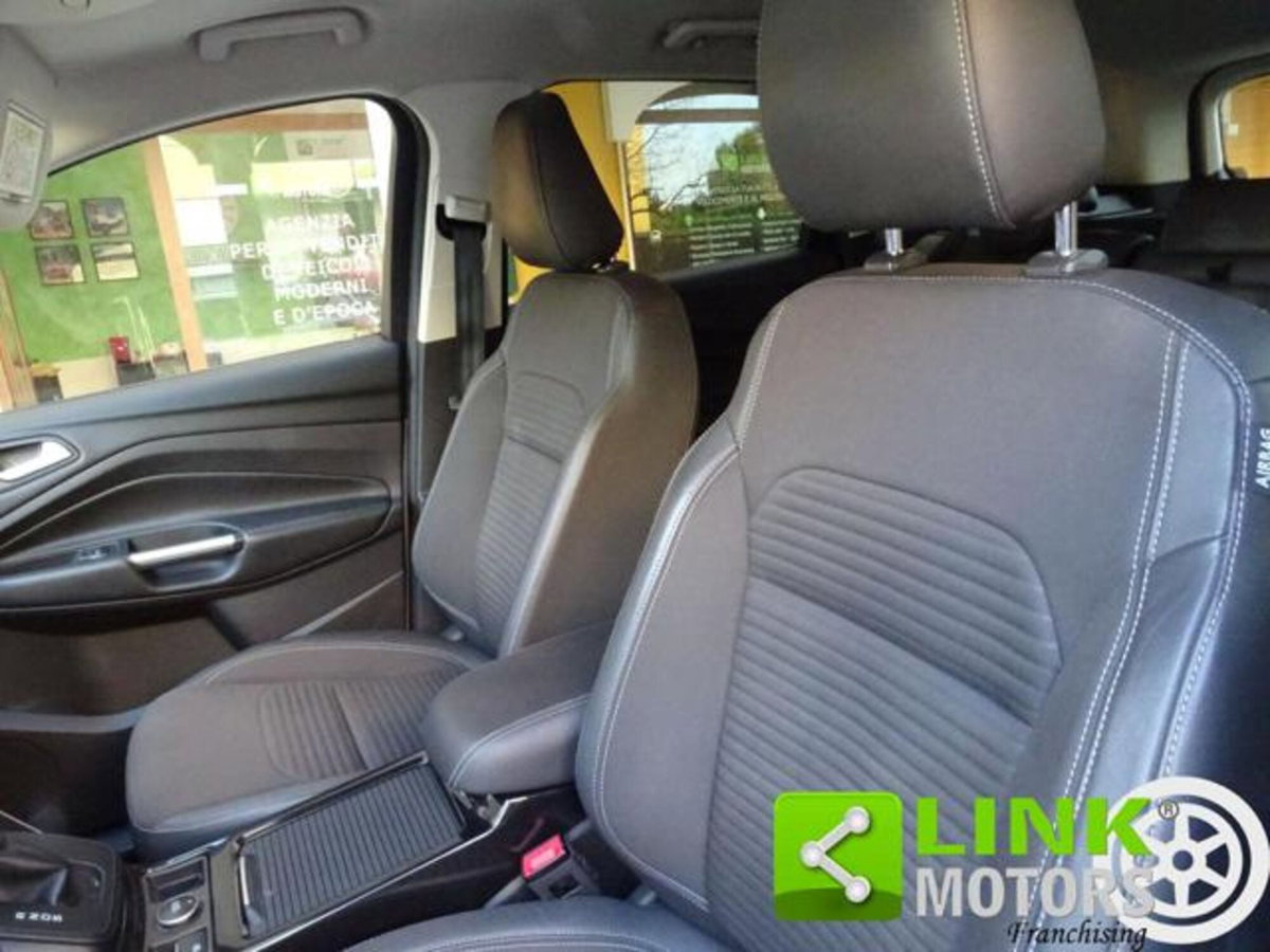 Ford Kuga 2.0 TDCI 150 CV S&S 4WD Titanium (8)
