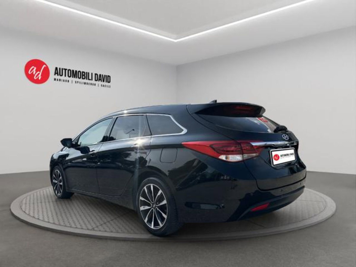 Hyundai i40 Station Wagon 1.7 CRDi 141 CV Business (3)