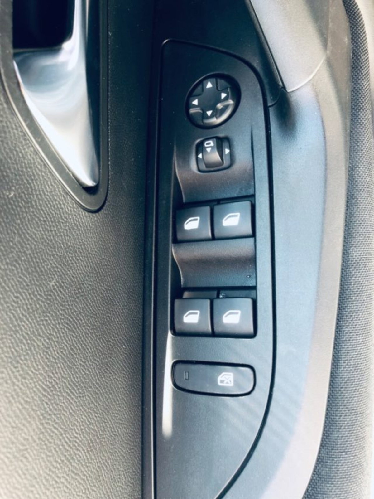 Peugeot 2008 PureTech 100 S&S Active (8)