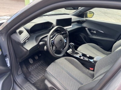 Peugeot 2008 1.2 turbo Allure 100cv (10)