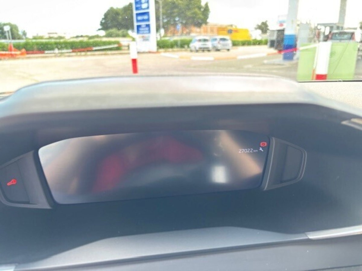 Peugeot 2008 1.2 turbo Allure 100cv (11)
