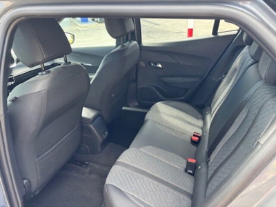 Peugeot 2008 1.2 turbo Allure 100cv (8)