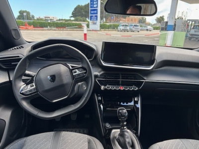 Peugeot 2008 1.2 turbo Allure 100cv (9)