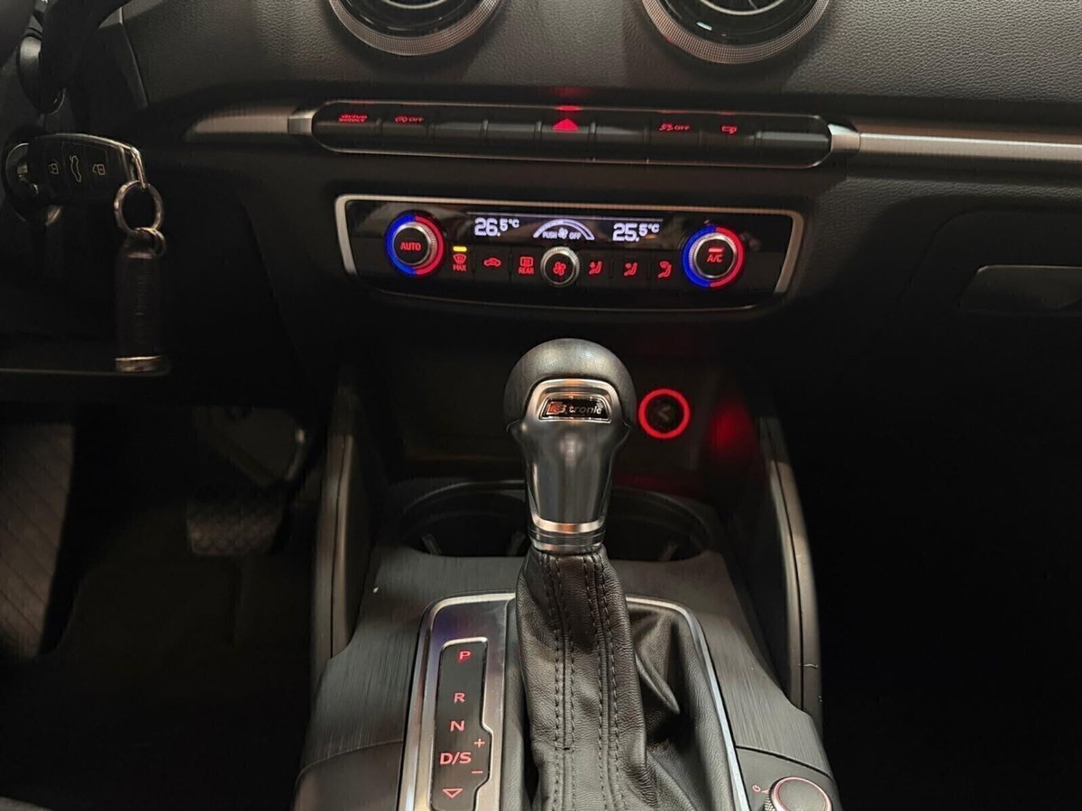 Audi A3 1.6 TDI clean diesel S tronic Ambition (13)