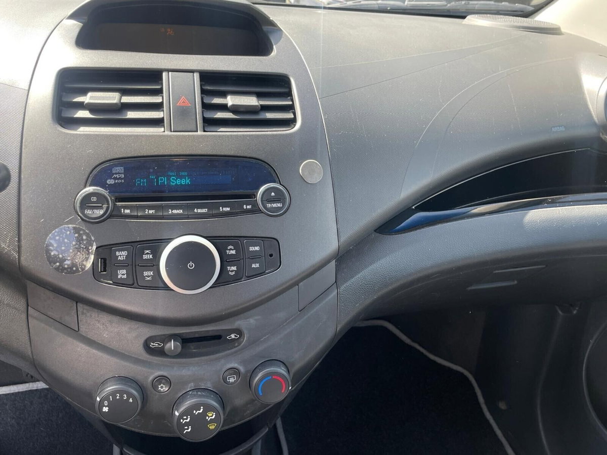 Chevrolet Spark 1.0 LT (8)
