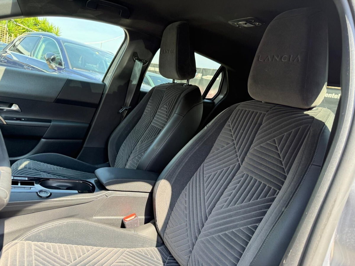 Lancia Ypsilon 1.2 mhev Edizione Limitata Cassina e-dct (13)