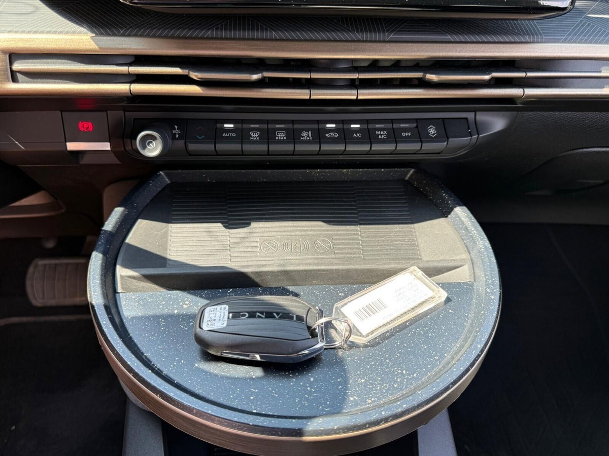 Lancia Ypsilon 1.2 mhev Edizione Limitata Cassina e-dct (17)