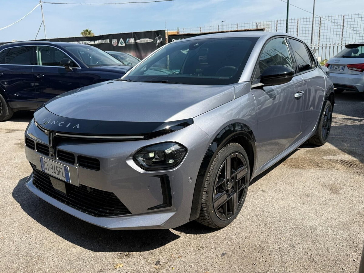 Lancia Ypsilon 1.2 mhev Edizione Limitata Cassina e-dct (3)