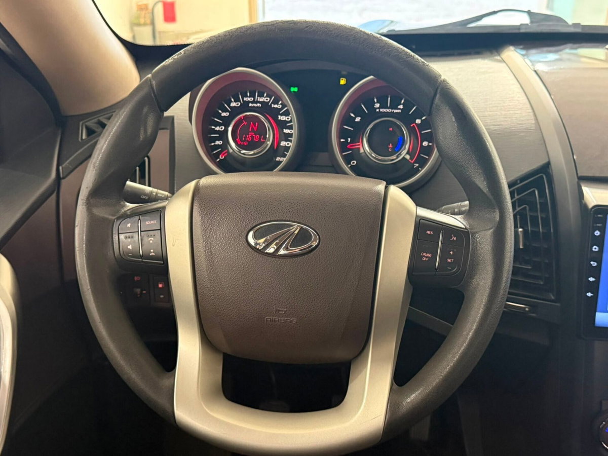 Mahindra XUV500 XUV500 2.2 16V FWD W8 (8)