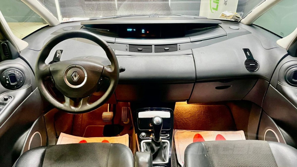 Renault Grand Espace 2.0 dCi 175CV Proactive Initiale (11)