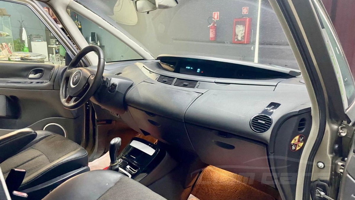Renault Grand Espace 2.0 dCi 175CV Proactive Initiale (12)