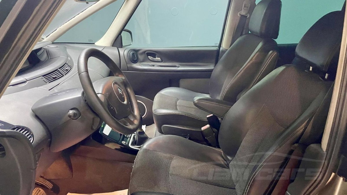 Renault Grand Espace 2.0 dCi 175CV Proactive Initiale (8)