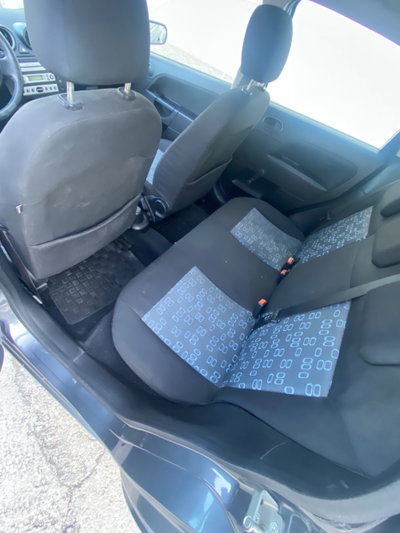 Ford Fiesta 1.4 TDCi 5p. Ambiente (4)
