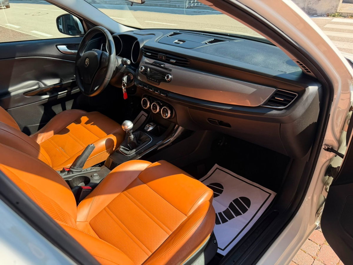 Alfa Romeo Giulietta 1.4 Turbo Distinctive 120cv (10)