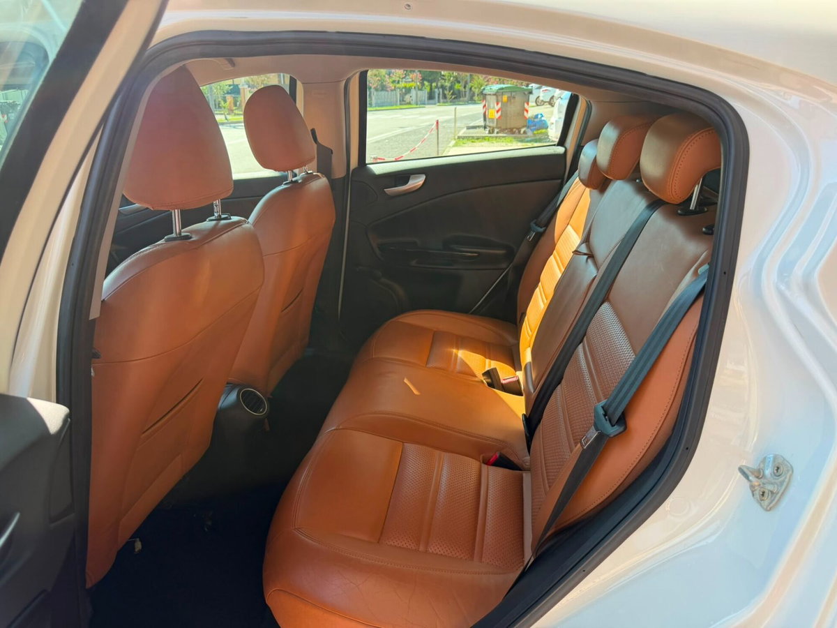 Alfa Romeo Giulietta 1.4 Turbo Distinctive 120cv (12)