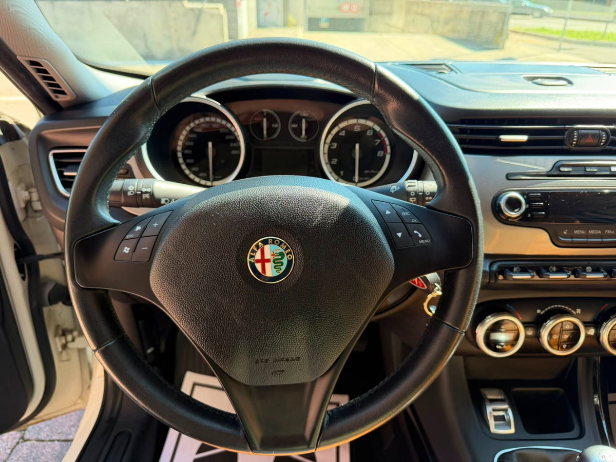 Alfa Romeo Giulietta 1.4 Turbo Distinctive 120cv (17)
