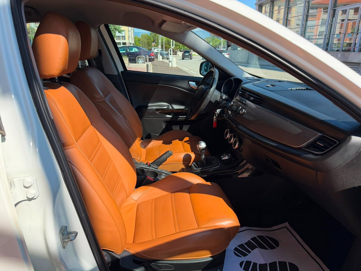 Alfa Romeo Giulietta 1.4 Turbo Distinctive 120cv (19)