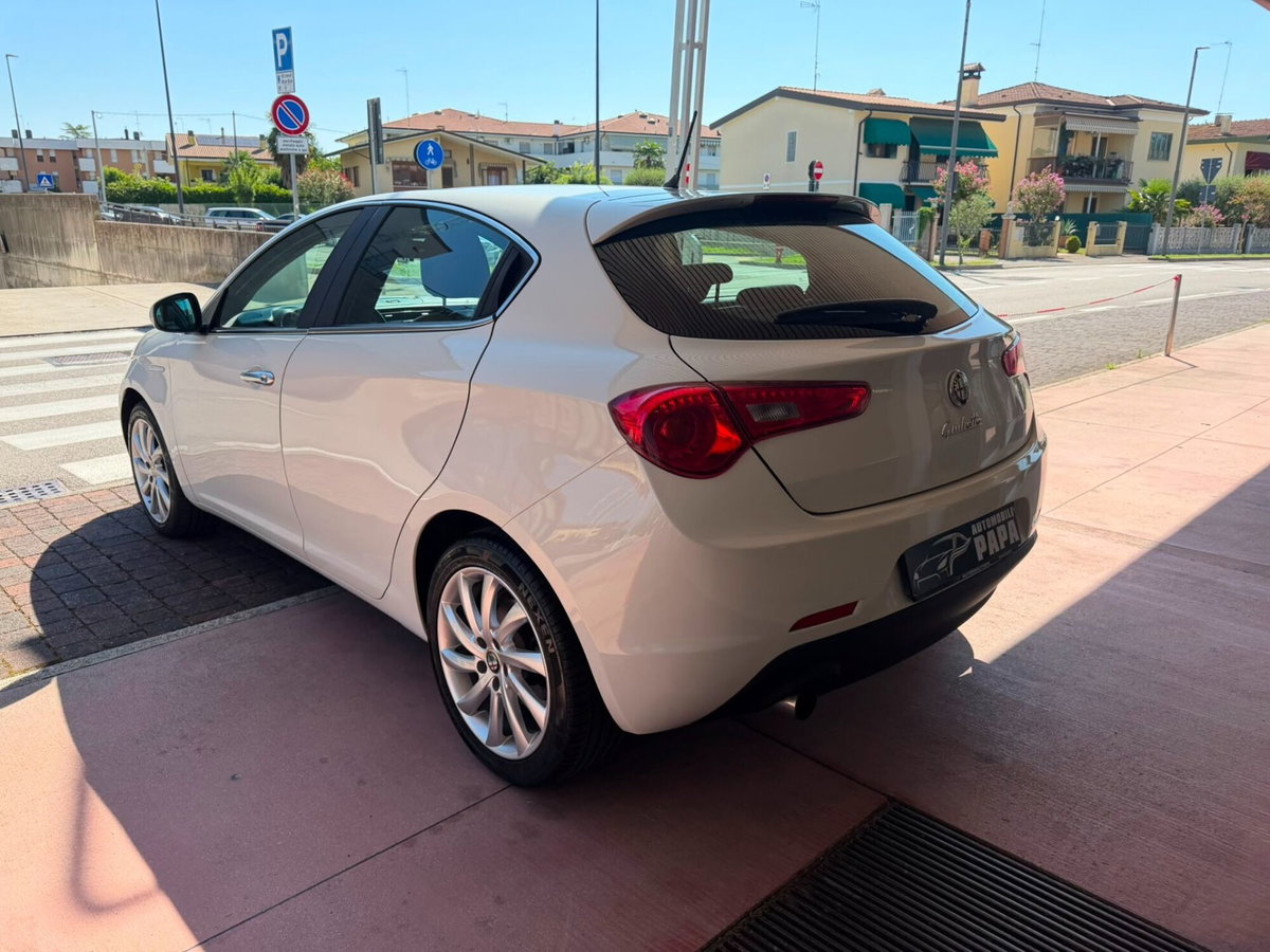 Alfa Romeo Giulietta 1.4 Turbo Distinctive 120cv (4)