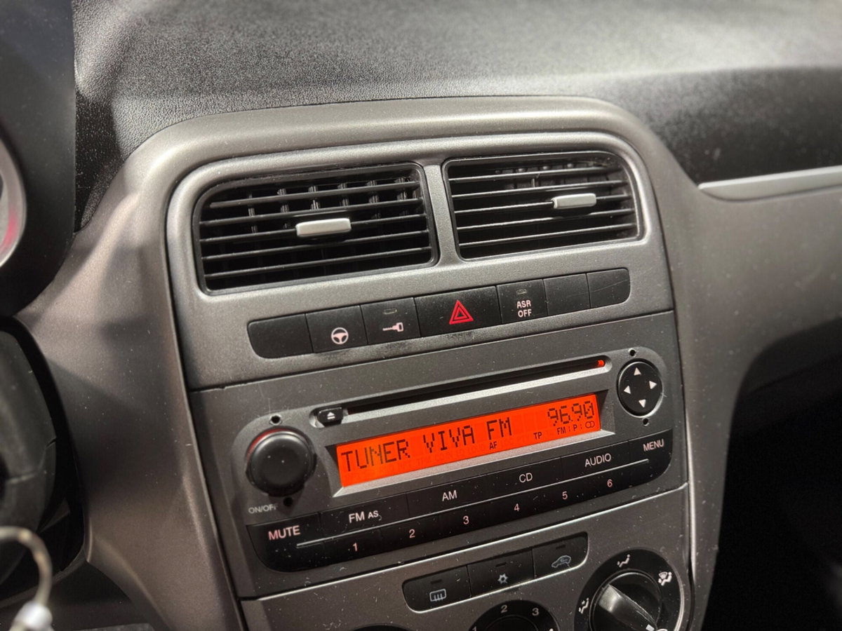 Fiat Punto 1.3 MJT II 75 CV 5 porte Street (18)