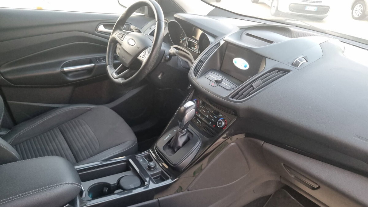 Ford Kuga 2.0 TDCI 150 CV S&S 4WD Powershift Vignale (6)