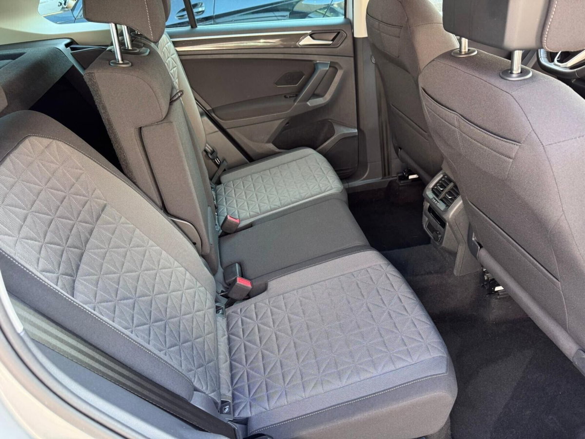 Volkswagen Tiguan 2.0 TDI 150 CV SCR DSG 4MOTION Elegance (12)