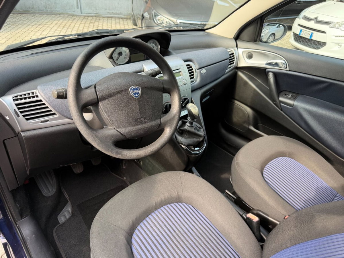 Lancia Ypsilon 1.2 New Oro (2)