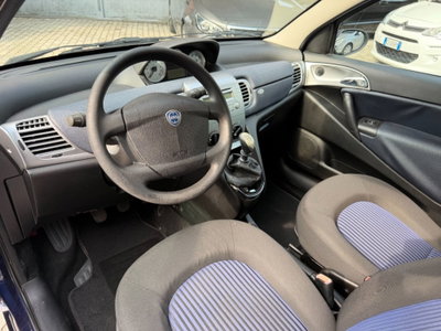 Lancia Ypsilon 1.2 New Oro (2)