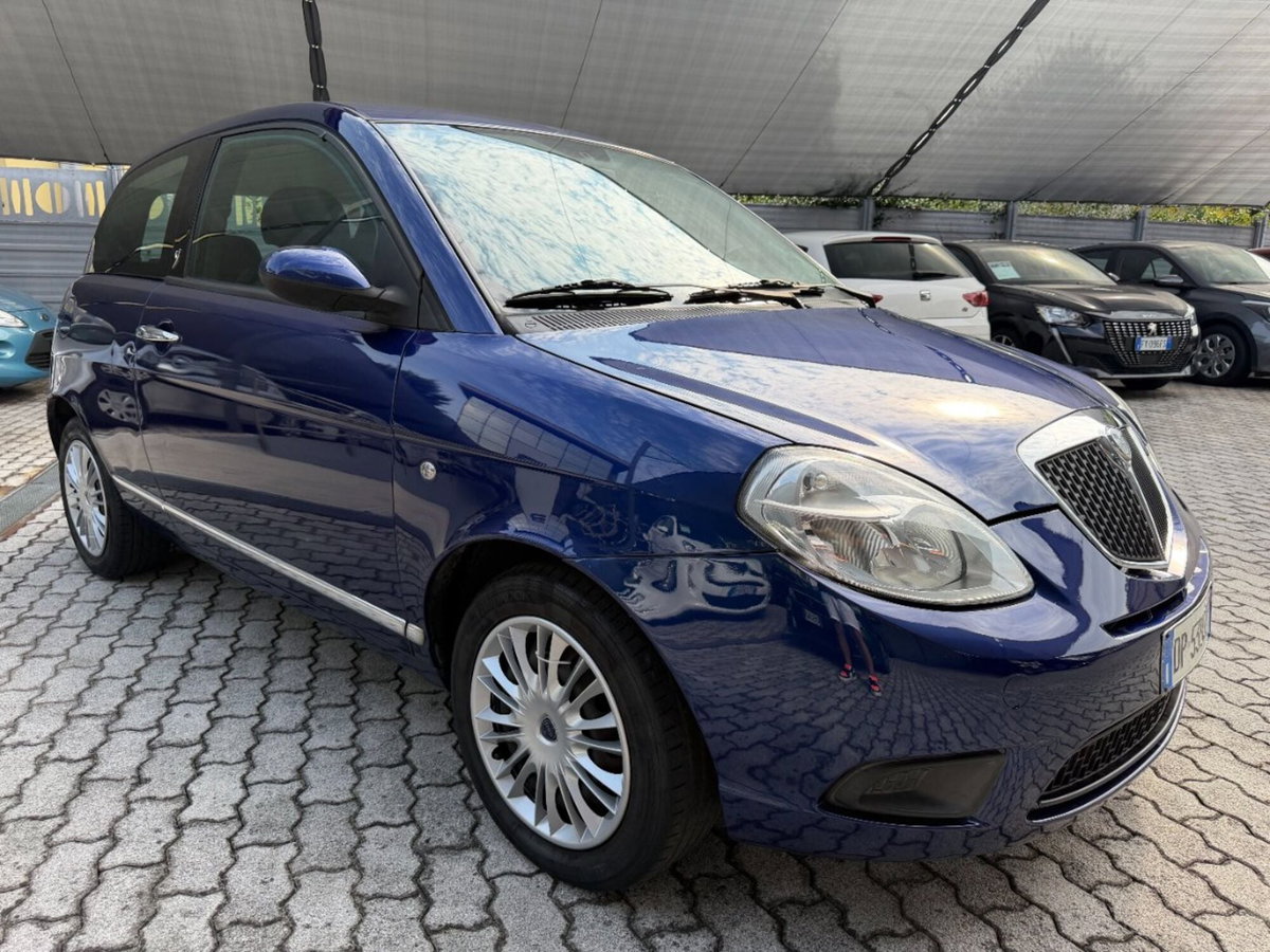 Lancia Ypsilon 1.2 New Oro (4)