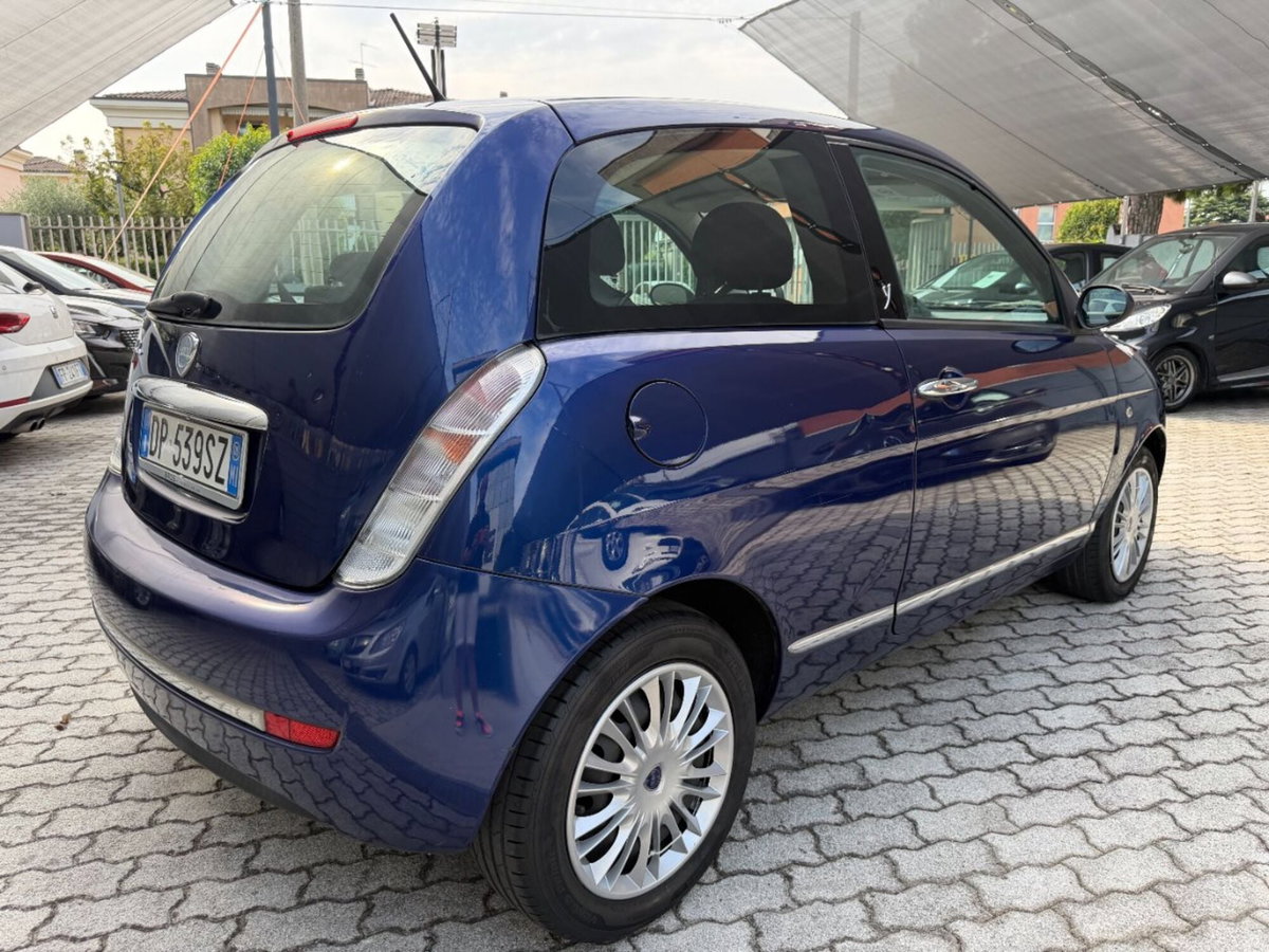 Lancia Ypsilon 1.2 New Oro (6)