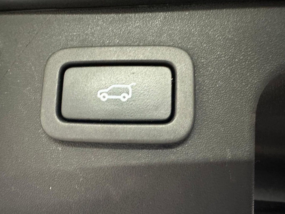 Land Rover Discovery Sport 2.2 TD4 HSE (18)