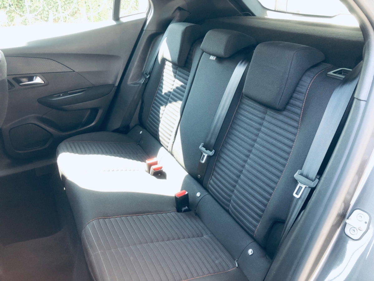 Peugeot 2008 PureTech 100 S&S Active (4)