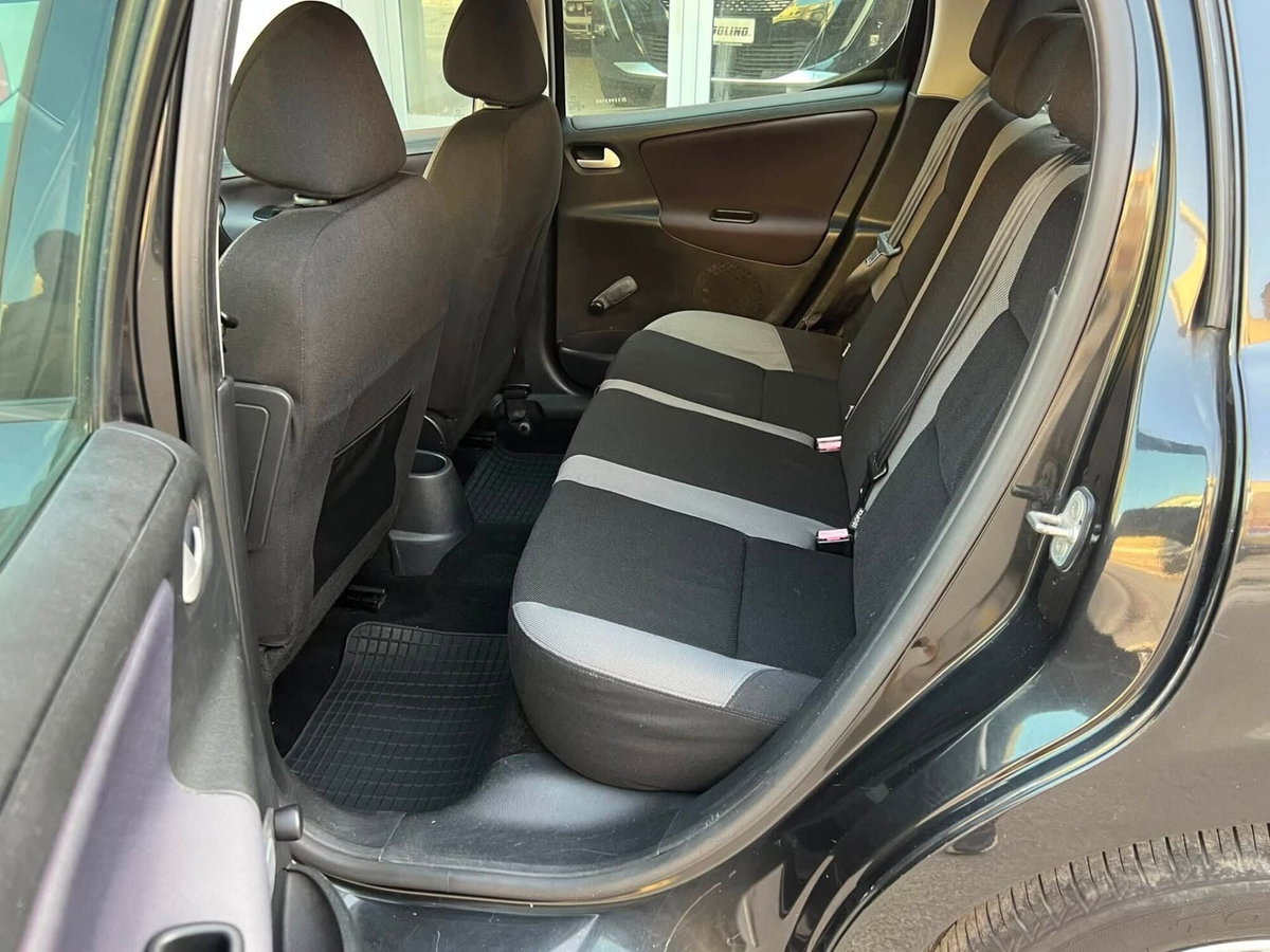 Peugeot 207 HDi 70CV 5p. ONE Line (11)