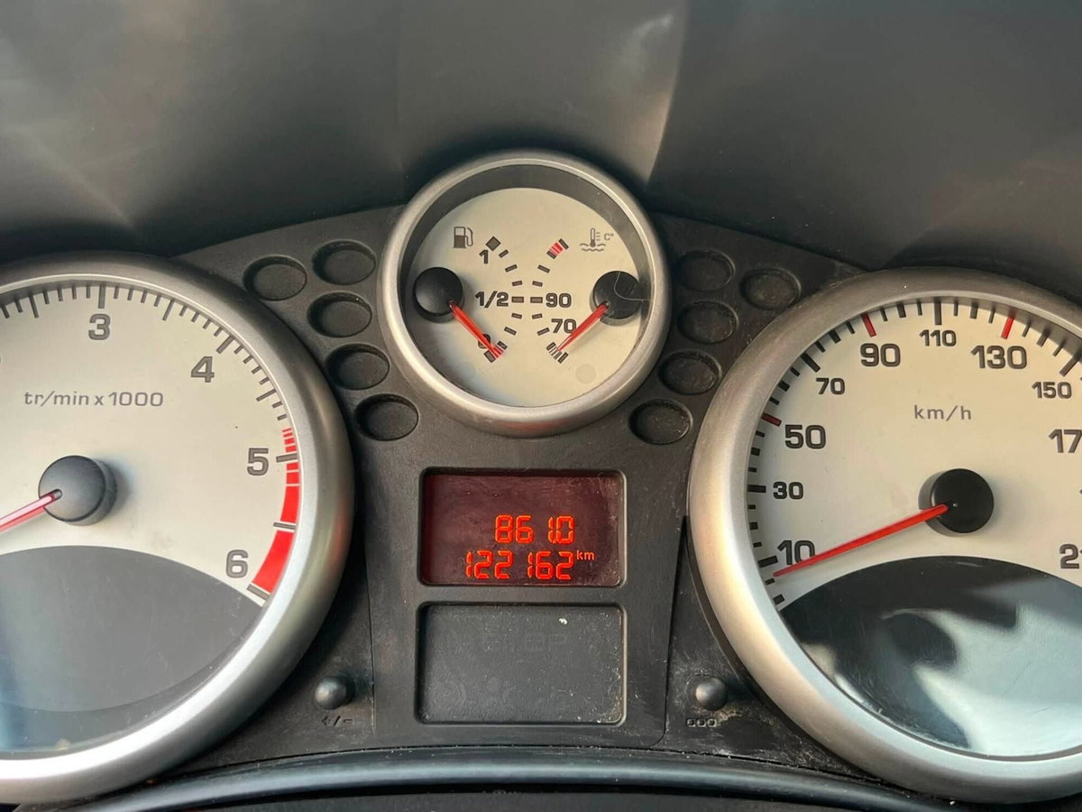 Peugeot 207 HDi 70CV 5p. ONE Line (18)