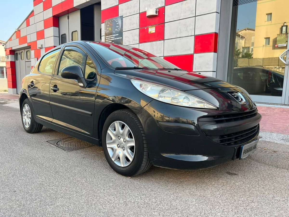 Peugeot 207 HDi 70CV 5p. ONE Line (2)