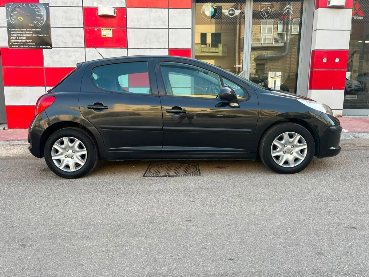 Peugeot 207 HDi 70CV 5p. ONE Line (3)