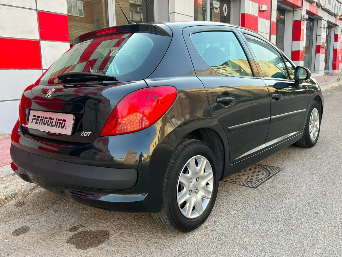 Peugeot 207 HDi 70CV 5p. ONE Line (4)