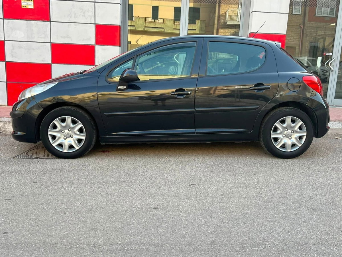 Peugeot 207 HDi 70CV 5p. ONE Line (7)