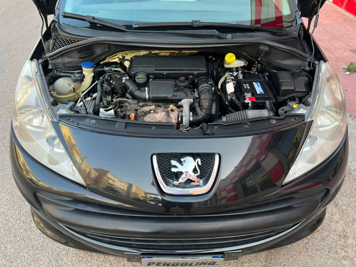 Peugeot 207 HDi 70CV 5p. ONE Line (9)