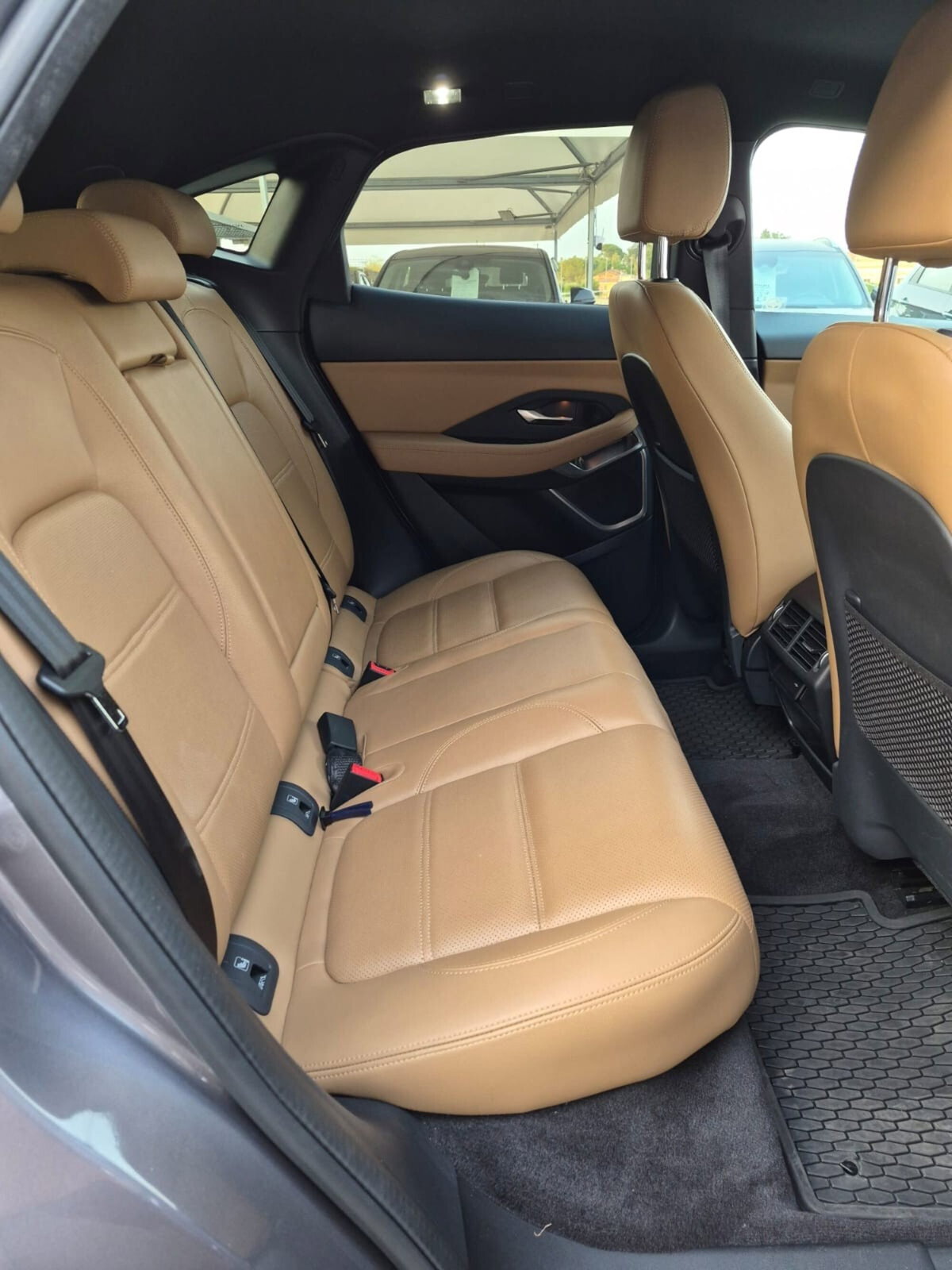 Jaguar E-Pace 2.0D I4 163 CV R-Dynamic S (12)