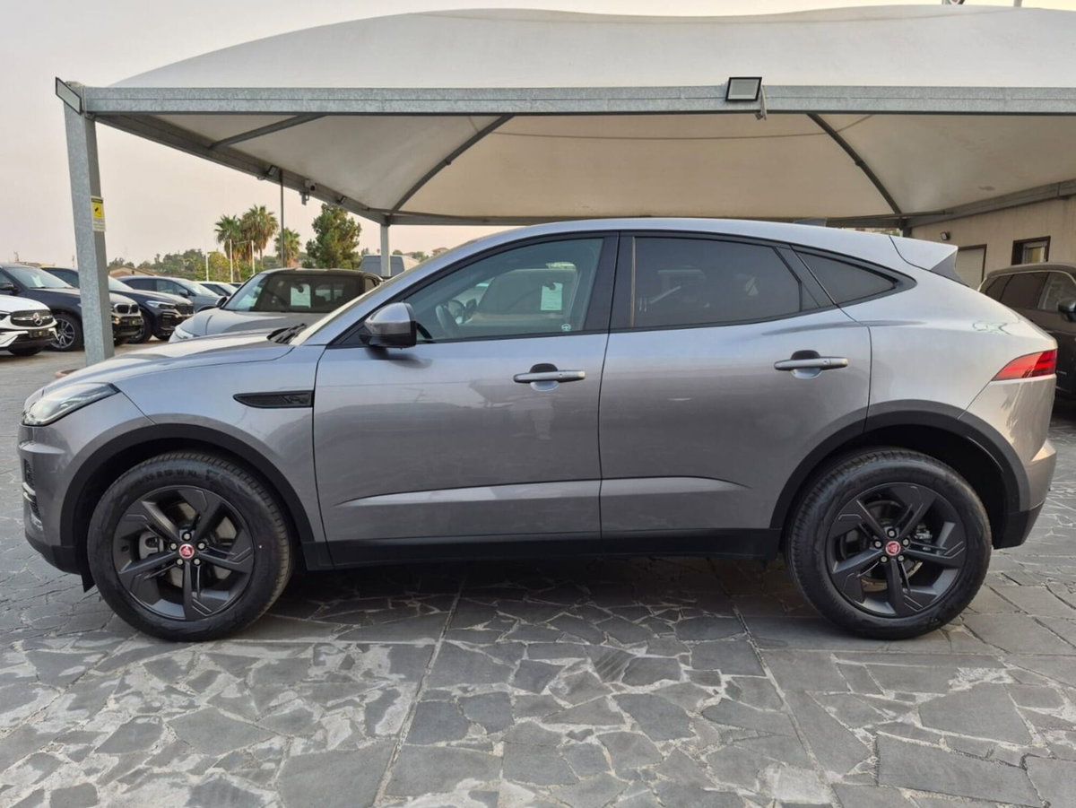 Jaguar E-Pace 2.0D I4 163 CV R-Dynamic S (5)