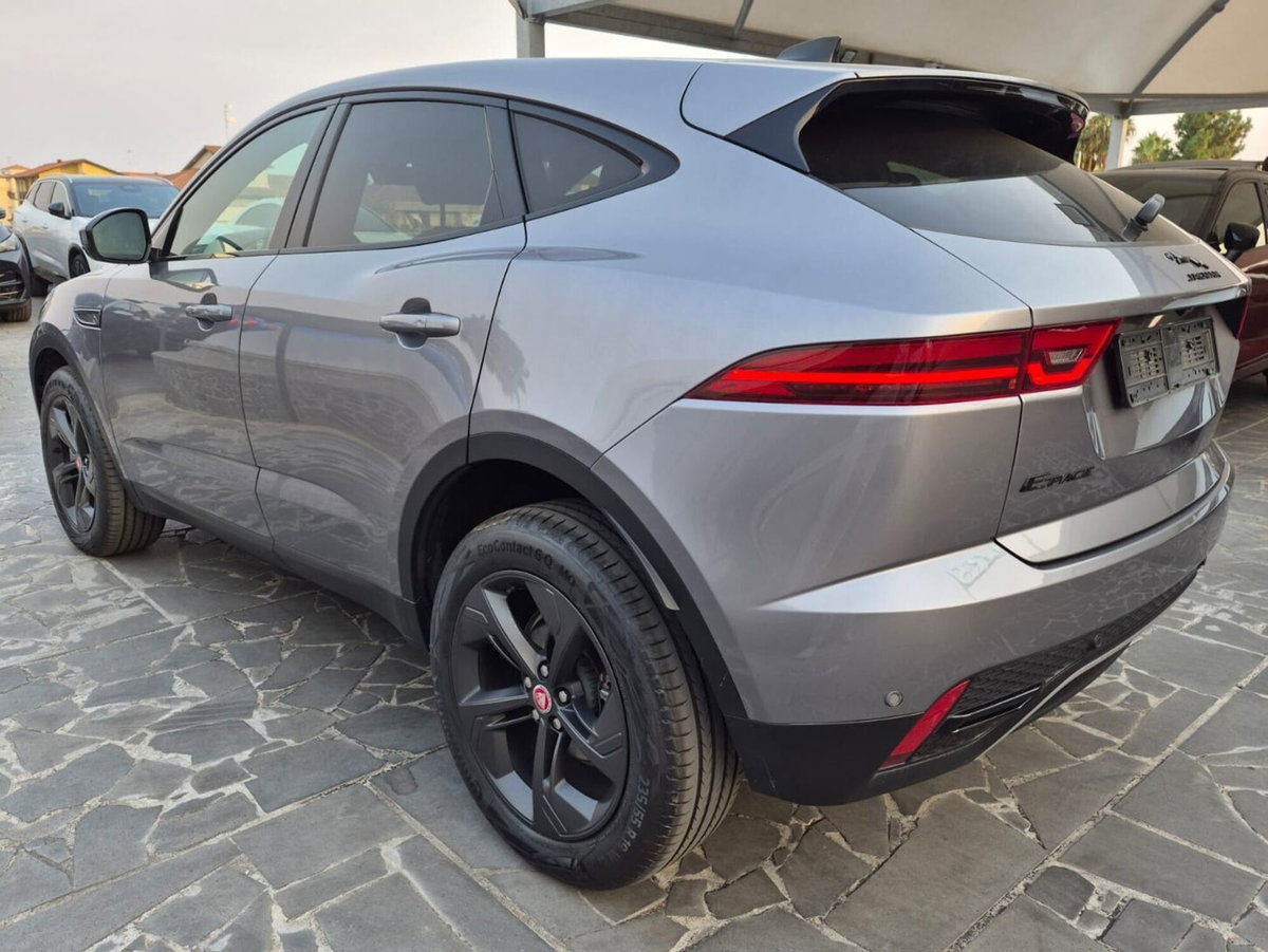 Jaguar E-Pace 2.0D I4 163 CV R-Dynamic S (6)