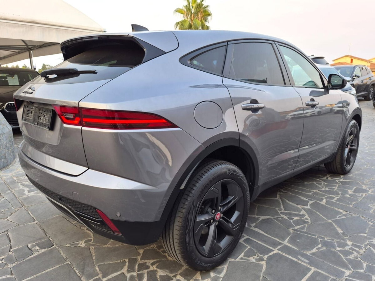 Jaguar E-Pace 2.0D I4 163 CV R-Dynamic S (8)