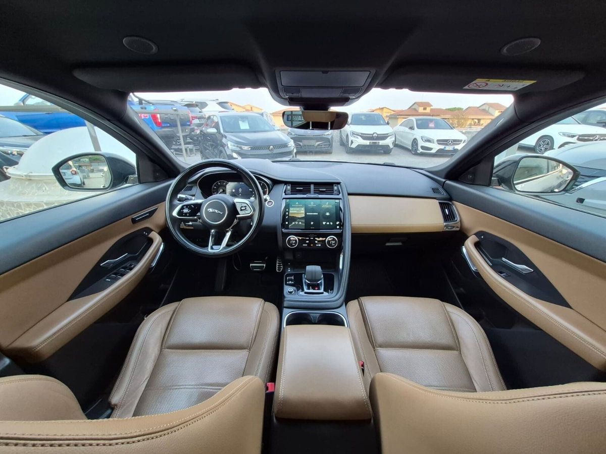 Jaguar E-Pace 2.0D I4 163 CV R-Dynamic S (9)