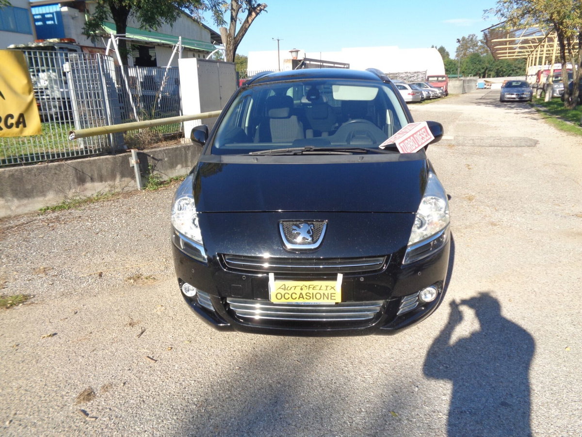 Peugeot 5008 1.6 HDi 112CV Premium (2)