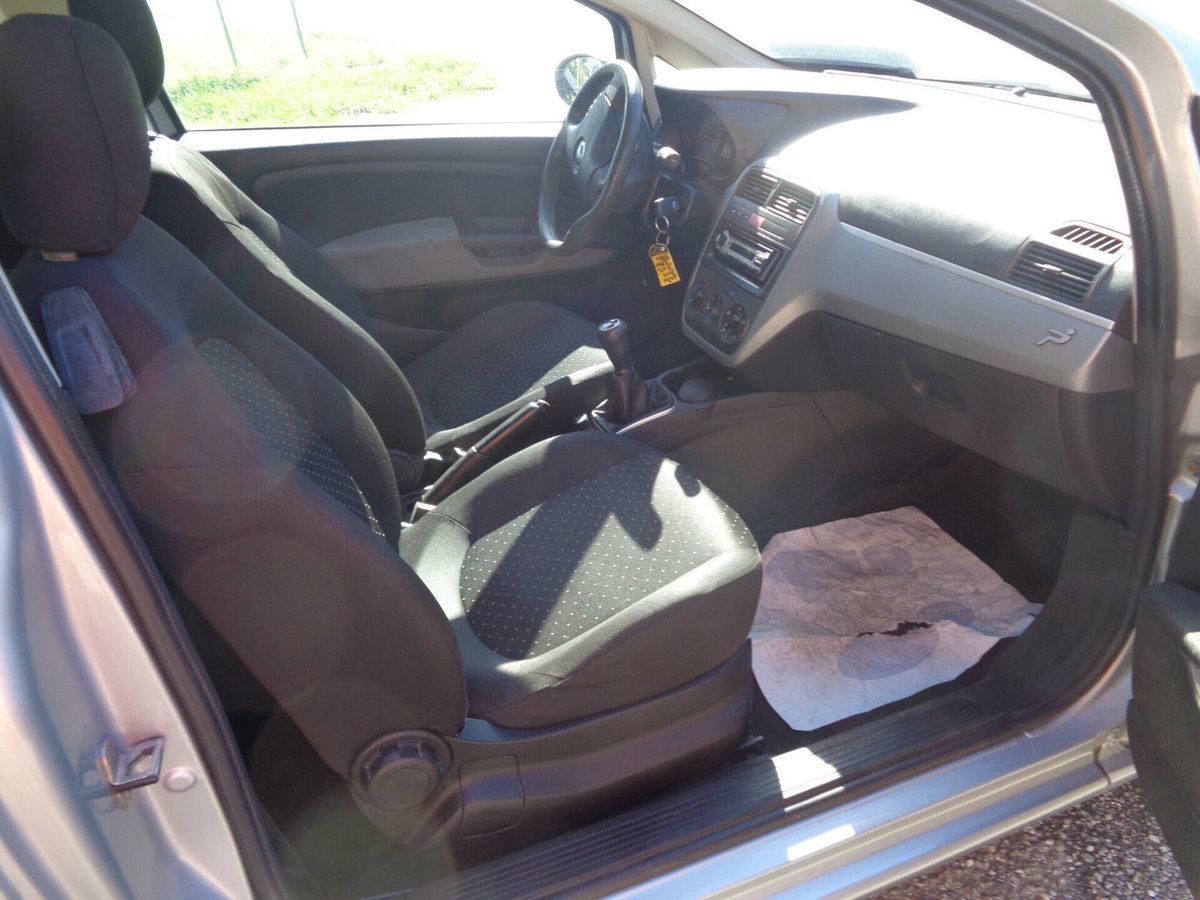 Fiat Grande Punto 1.3 MJT 75 CV 3 porte Dynamic (18)