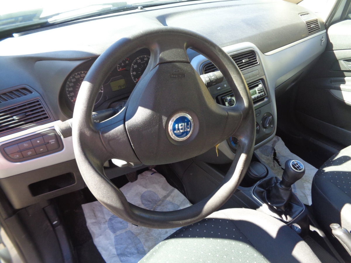 Fiat Grande Punto 1.3 MJT 75 CV 3 porte Dynamic (9)